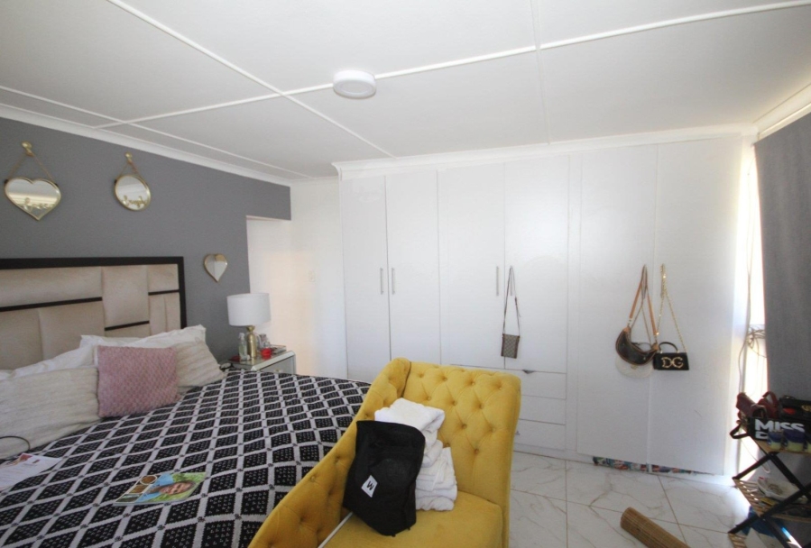 4 Bedroom Property for Sale in Sunnyridge Eastern Cape